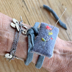 sewing tutorial: pin cushion bracelet