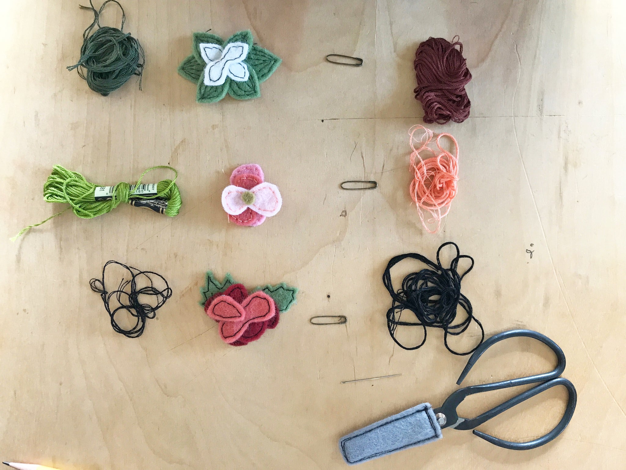 free sewing tutorial: floral pins – kata golda handmade